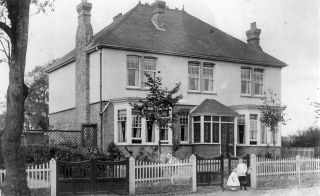 John & Muriel Sharp outside Malvern, 17 Hall Lane, c.1910