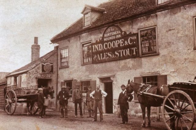 IL-SLI-UPM-215 Huntsmen and Hounds LB Havering